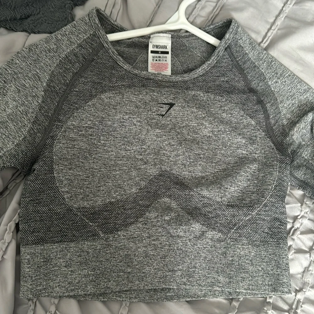 GYMSHARK TOP - Picture 1 of 3